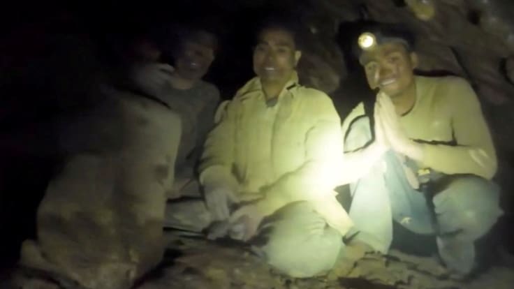 Rescate en Laos: revelan VIDEO del momento en que hallan vivos a cinco personas atrapadas en una cueva