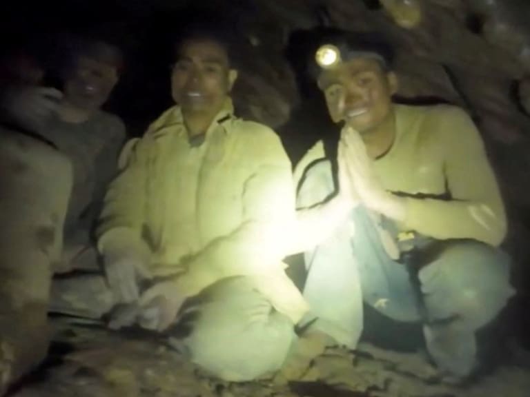 Así fue el rescate de cinco personas atrapadas dentro de una cueva. X