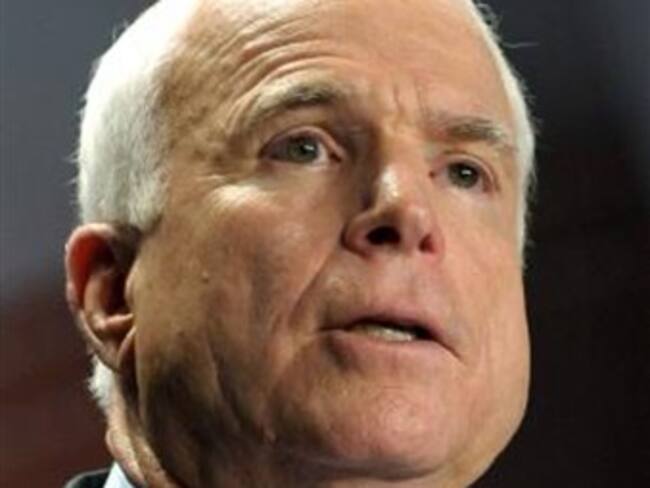 Gana ex candidato presidencial John McCain su reelección al Senado