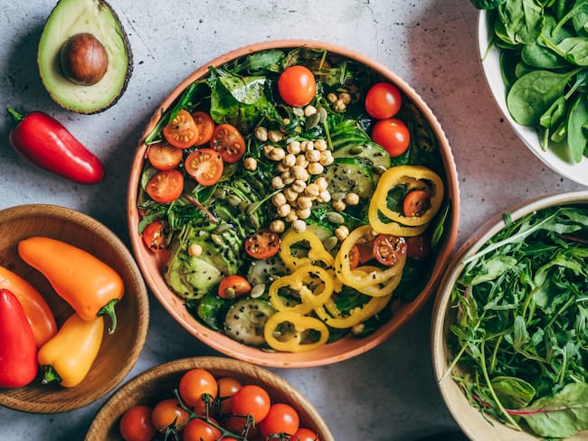 Brote de Cyclospora enciende las alertas: estos son los alimentos que debes comer y cuáles evitar