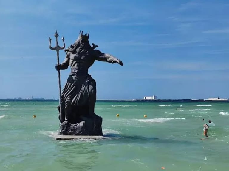La estatua de Poseidón se ubica en Puerto Progreso, Yucatán. Foto tomada de Redes Sociales.