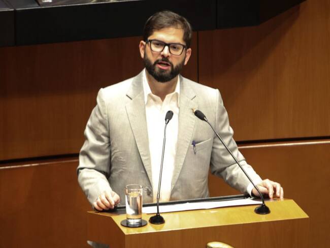 Necesitamos más democracia, no menos, dice Boric a senadores