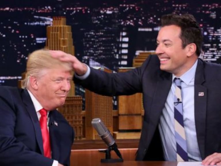 Jimmy Fallon prueba de Donald Trump no usa peluca