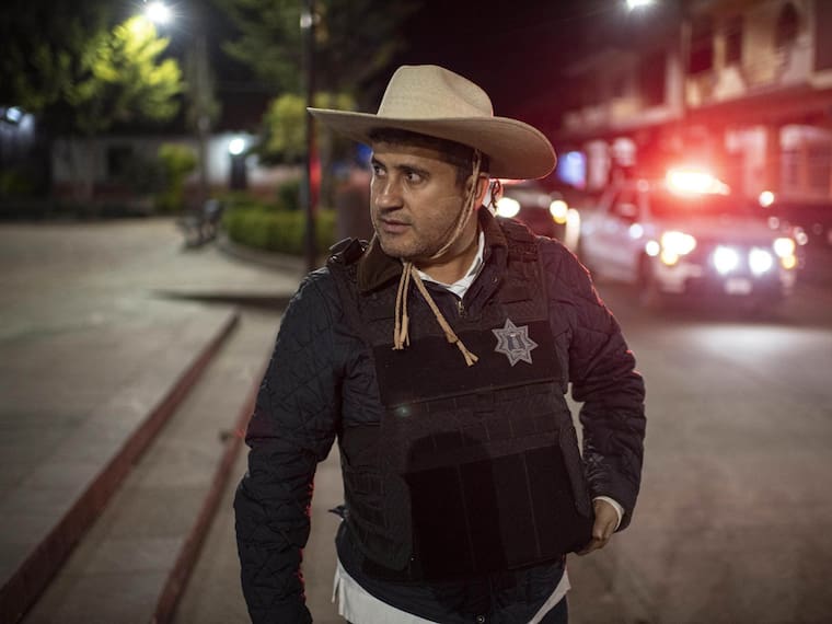 Acusan de ‘vende patrias’ a diputado del ‘Sombrero’.