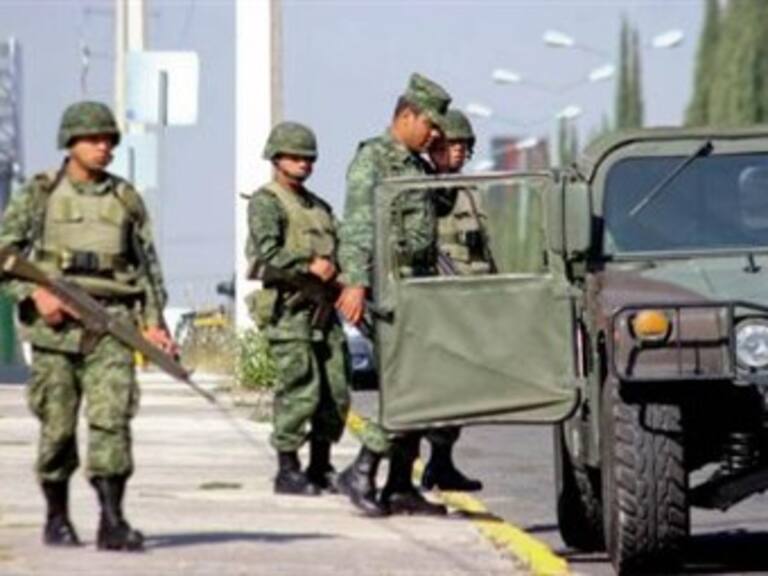Atento Ejército a visita de Gómez Mont a Sinaloa