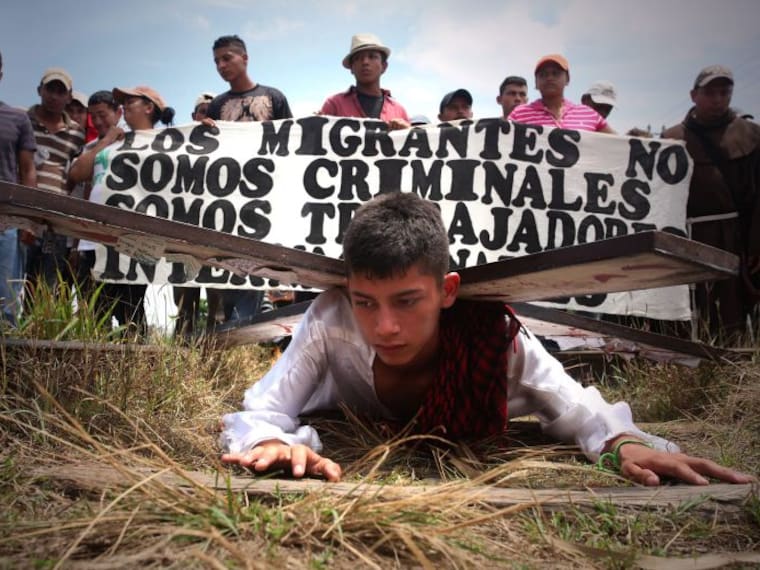 La policía y el narco traen asustados a los migrantes, denuncia religiosa