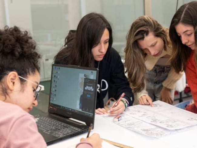 ¿Qué universidades se ampararon contra la prohibición de la venta de comida chatarra en México?