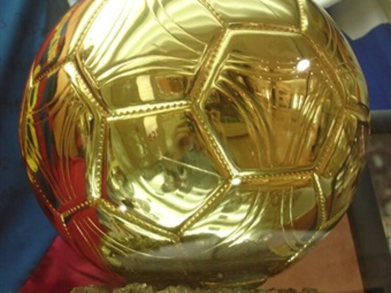 Da a conocer la FIFA candidatos a Balón de Oro