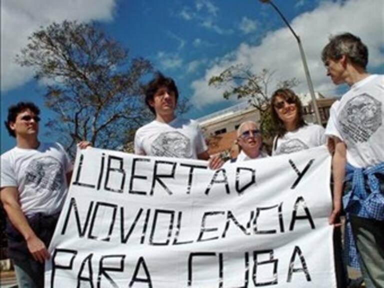 Policía cubana impide protesta de Damas de Blanco