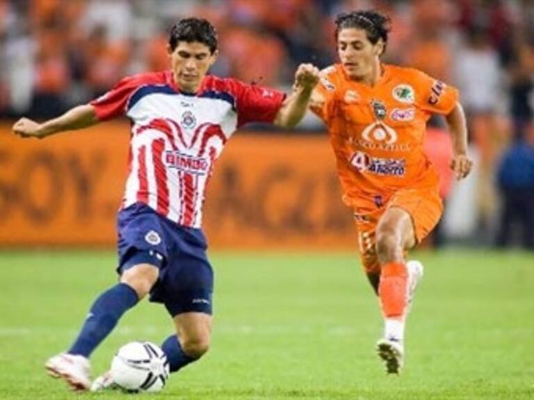 Guadalajara visita a un Jaguar hundido en profunda crisis