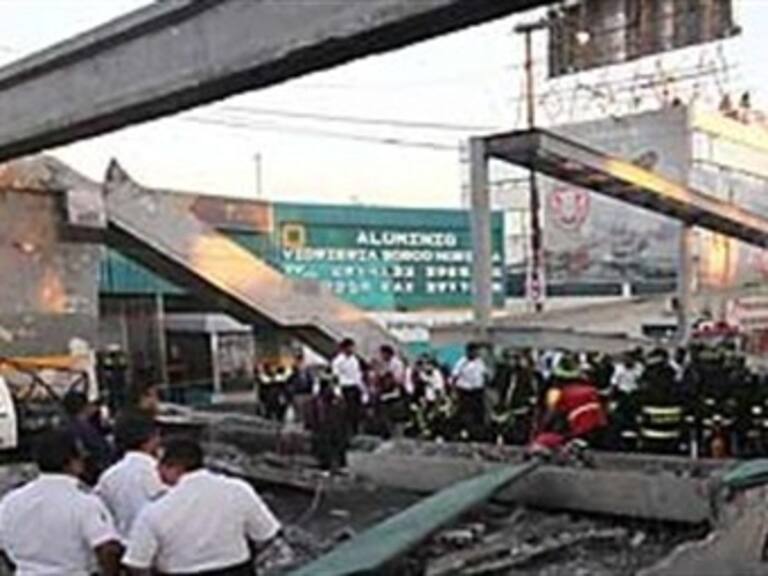 Mueren dos por caída de puente en Edomex