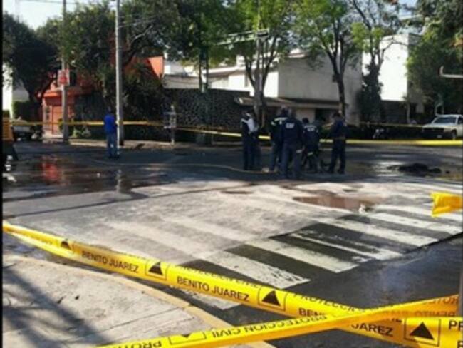 Reaparece fuga de agua en el cruce de Eje 6 Sur y Amores
