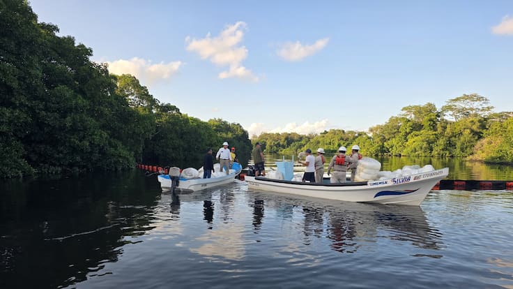 Pemex confirma contaminación en el Río Seco por fuga de hidrocarburo tras explosión en la Refinería Dos Bocas