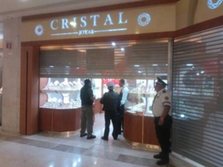 Asaltan joyería de Plaza Universidad