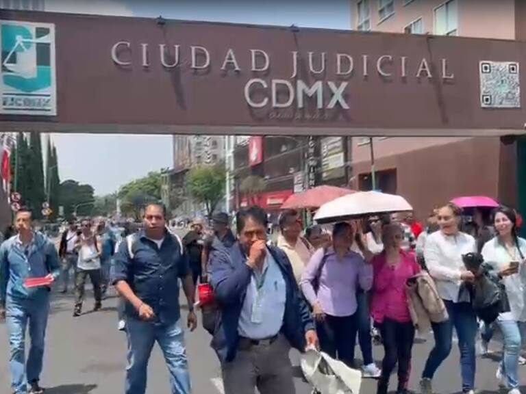Trabajadores de Ciudad Judicial marchan en exigencia de un aumento salarial de 7%.