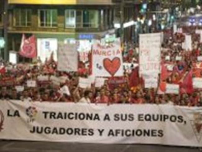 Obliga juez a la LFP a readmitir al Murcia en Segunda