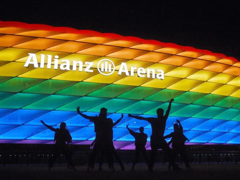 UEFA rechaza iluminación LGBT