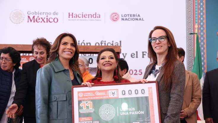 Clara Brugada presenta billete conmemorativo y álbum retro “Lotería Nacional y el Futbol”