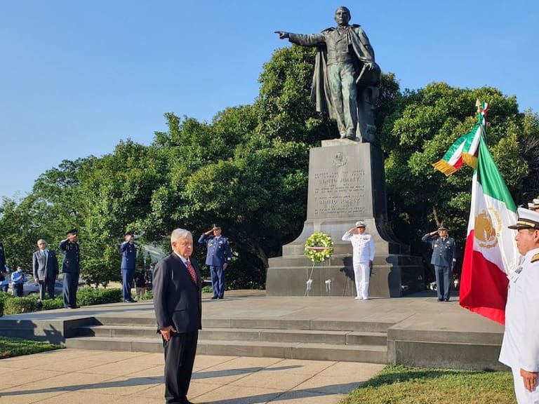 Cumple el Presidente visita a memoriales en Estados Unidos