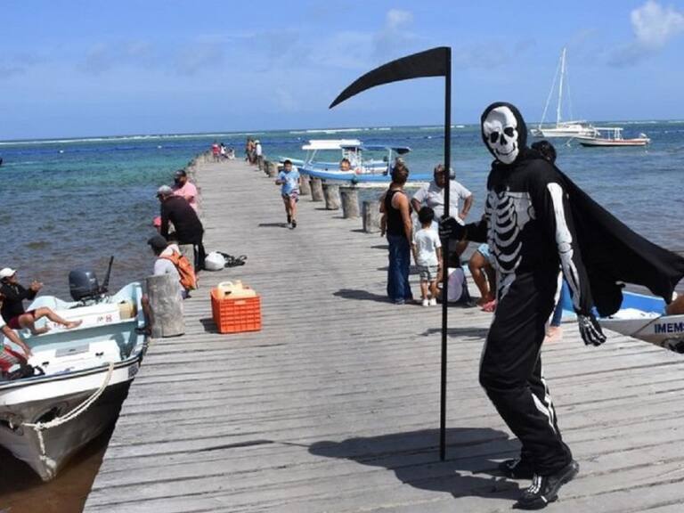&quot;La muerte&quot; visita a los turistas en las playas de Quintana Roo