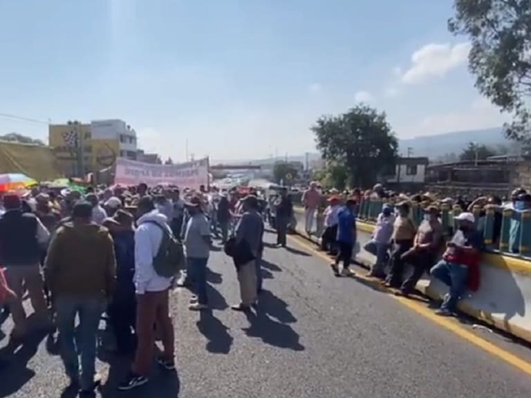 Comuneros protestan contra tala ilegal, cierran la México-Cuernavaca