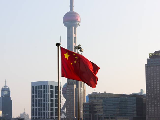 China responde a Estados Unidos con más aranceles; anuncia investigación contra Google