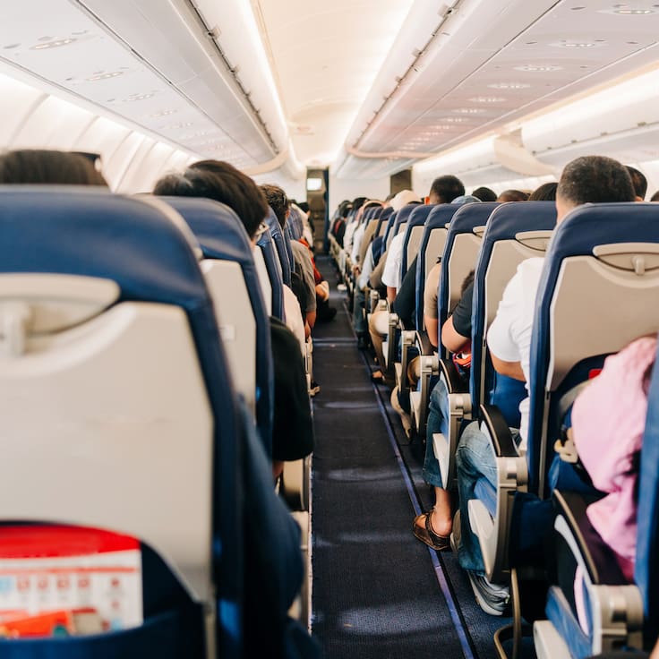 Proponen sanciones millonarias a aerolíneas por sobreventa de vuelos en México