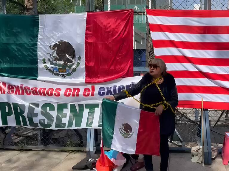 Organización migrante se manifiesta frente a Embajada de EEUU en la Ciudad de México