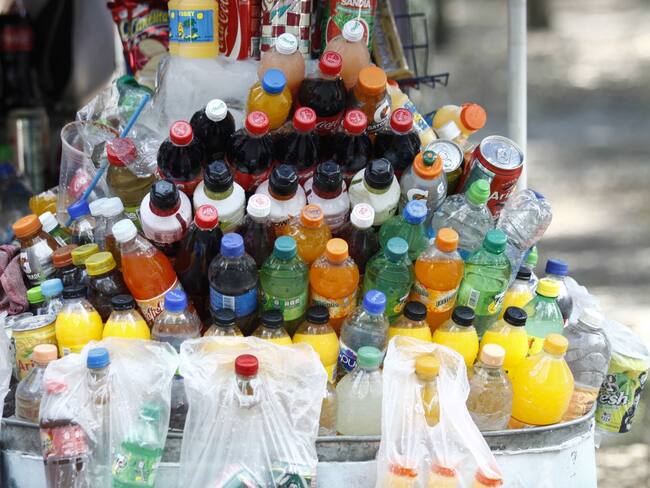 ¡Adiós comida chatarra! Estudiantes se quejan por venta de atún en máquinas expendedoras en lugar de papas y refrescos