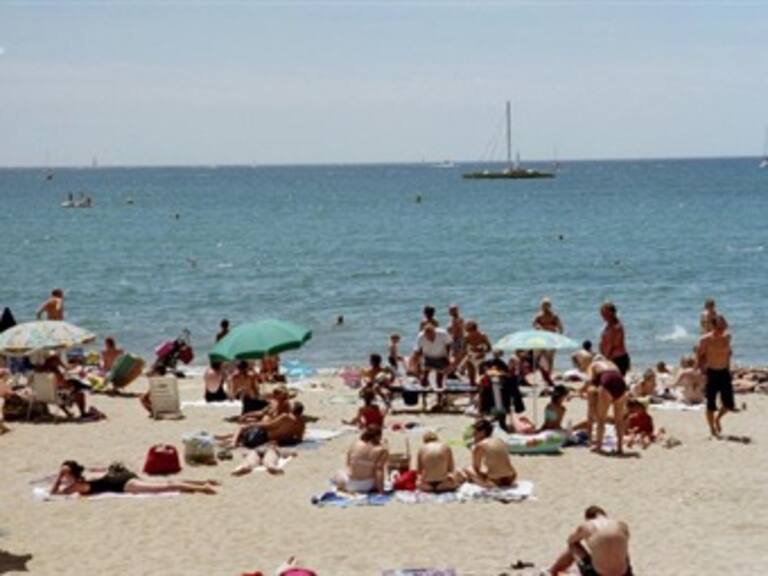 Cannes no quiere a nudistas en Palm Beach