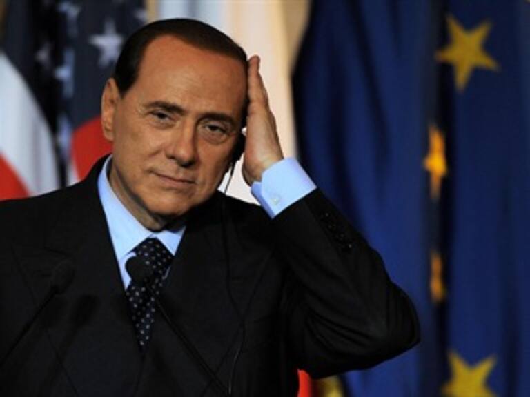 Absuelven a Berlusconi en juicio abierto en su contra