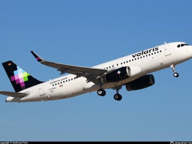 Volaris toca fondo con sus acciones en la bolsa. 'Momento Corporativo' con Roberto Aguilar