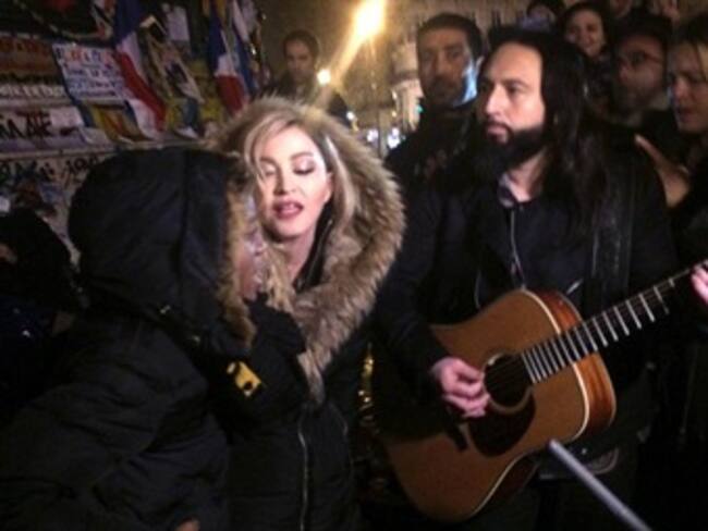 Madonna hace un show improvisado en París