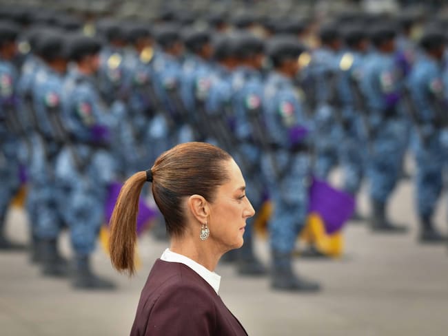 Claudia Sheinbaum encabeza desfile militar con llamado contra injerencias extranjeras