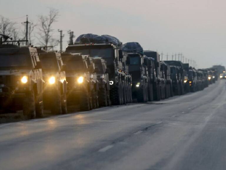 Convoy de 60 km de fuerzas rusas amenaza Kiev y Járkov: Mauricio Meschoulam