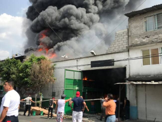Se registra fuerte incendio en Ecatepec