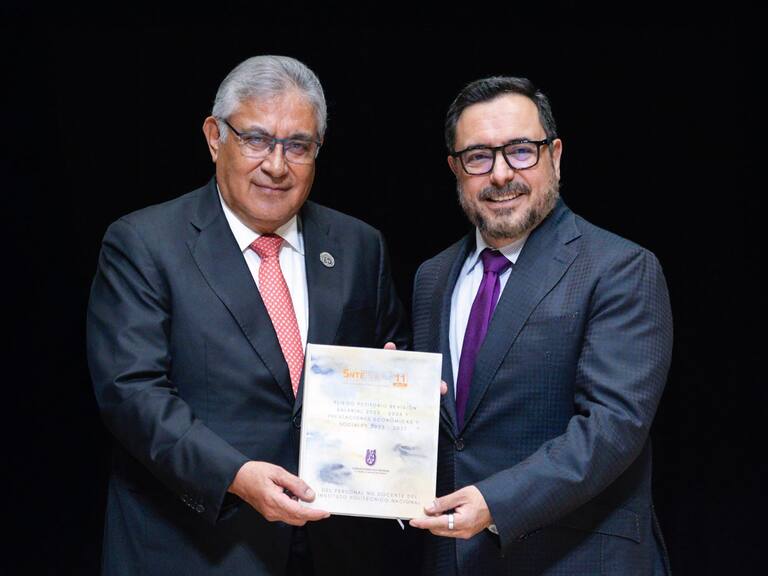 El secretario general del Sindicato Nacional de Trabajadores de la Educación (SNTE), Alfonso Cepeda Salas, encabezó la entrega de los pliegos generales de demandas salariales y prestacionales del personal académico y no docente del IPN