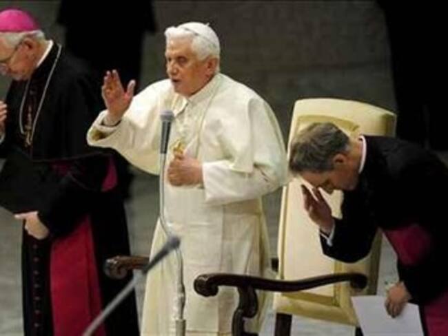Reza Benedicto XVI por sus 'amigos' los Legionarios de Cristo