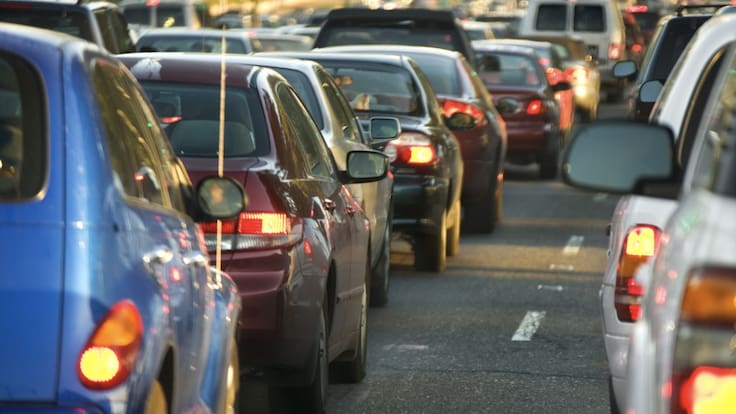 Hoy No Circula 30 de marzo 2026: ¿Qué placas y engomados descansan este lunes para evitar corralón?