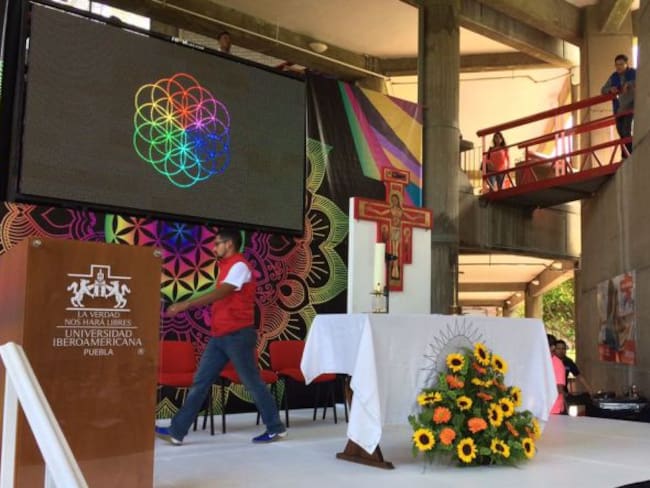 Realizan misa al ritmo de Coldplay en Puebla