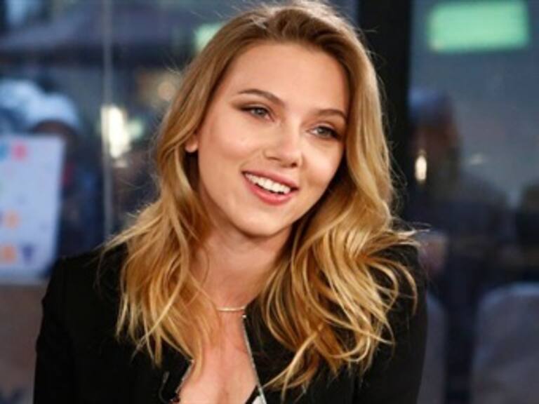 Demanda Scarlett Johansson a escritor francés por utilizar su imagen
