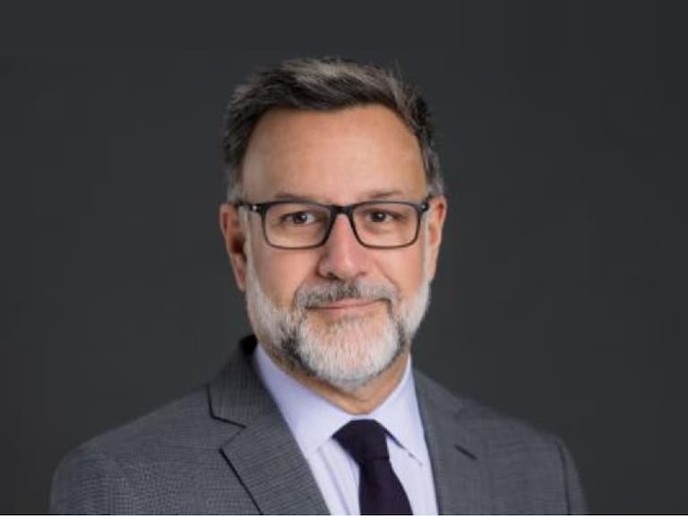 La democracia liberal ya no es la misma, los jóvenes están desmotivados por participar en los procesos electorale, lamentó Máximo Zaldívar, director regional de América Latina y el Caribe de la Fundación Internacional para el Sistema Electoral.