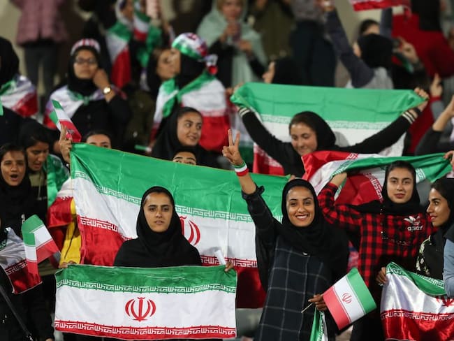 Mujer iraní se prende en llamas por no poder ingresar a los estadios