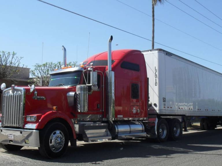 Camioneros de carga buscan sistemas tecnológicos para sus unidades