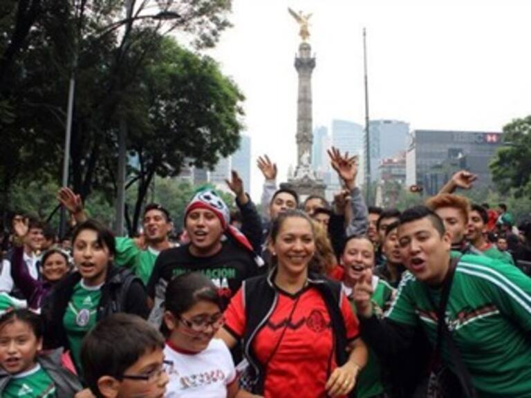 Celebran mexicanos triunfo del Tri ante Croacia