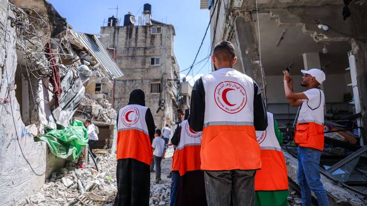 Recupera la Media Luna Roja los cuerpos de dos paramédicos en Rafah