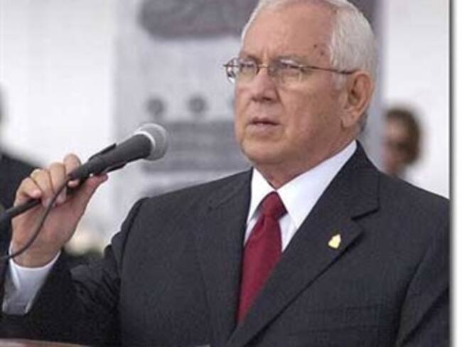 Micheletti restaura libertades y admite posibilidad de restituir a Zelaya