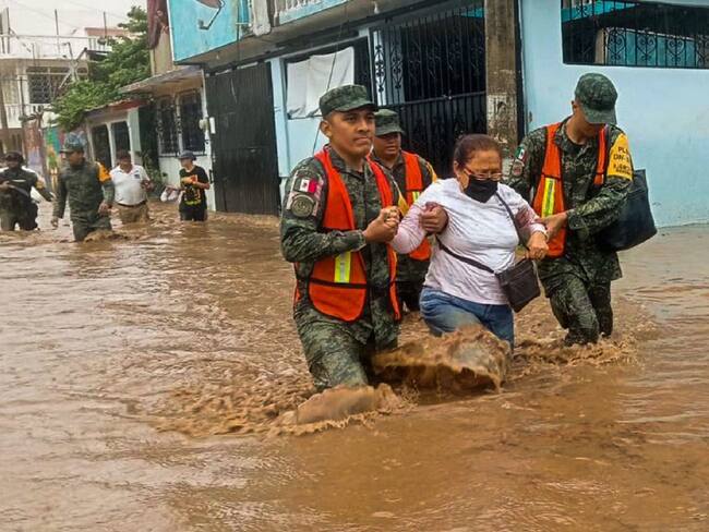 En Acapulco se rehabilitan agua potable y caminos… Sheinbaum no se reunirá con damnificados