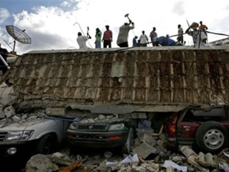 Mueren 11 aficionados del Mundial al colapsar edificio en Senegal