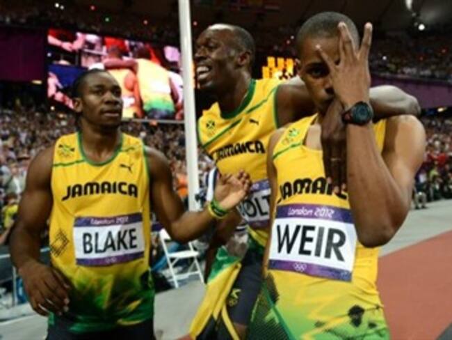 Arrasa Jamaica en la final de los 200 metros varonil